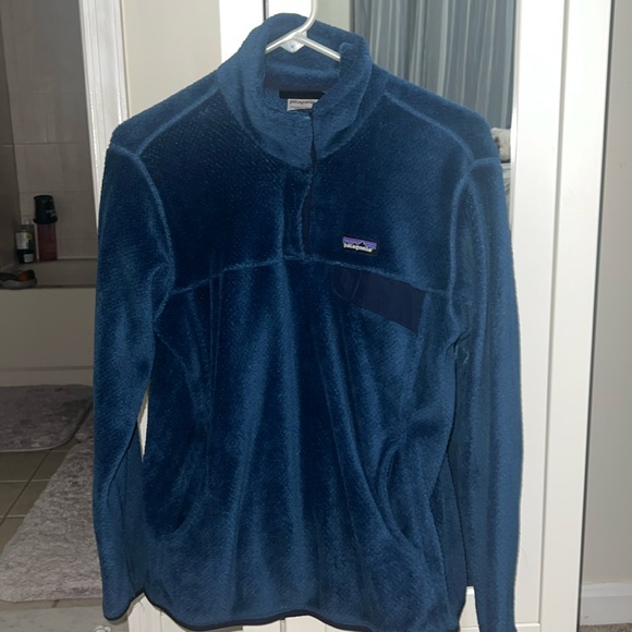 Patagonia pullover with pockets in a teal color. - Picture 1 of 5